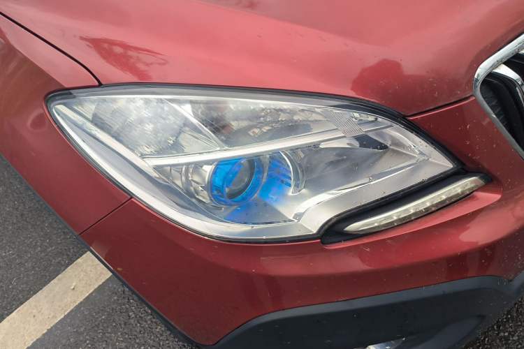 Used Buick Encore 2015 1.4T Automatic Two-Wheel Drive Urban Elite Version Right Front Headlight