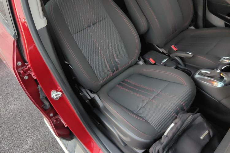 Used Buick Encore 2015 1.4T Automatic Two-Wheel Drive Urban Elite Version Right Front Seat