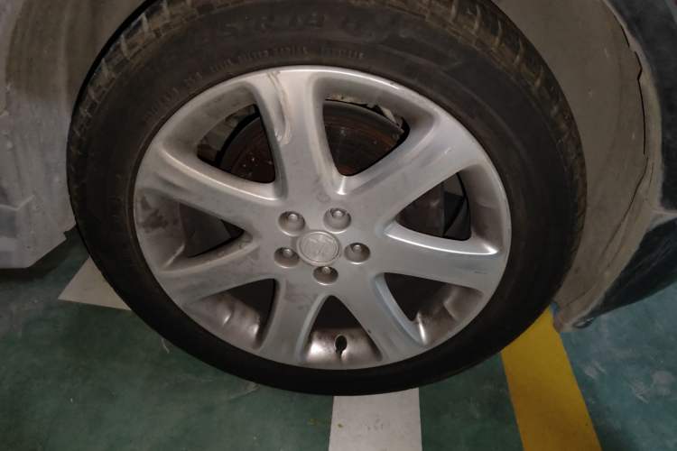 Used Buick Encore 2015 1.4T Automatic Two-Wheel Drive Urban Leading Model Right Front Wheel Hub