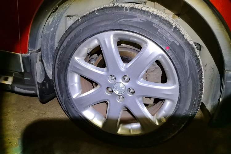 Used Buick Encore 2015 1.4T Manual Two-Wheel Drive Urban Advanced Model Right Front Wheel Hub