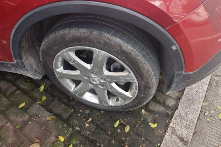 Used Buick Encore 2015 1.4T Automatic Two-Wheel Drive Urban Leading Model Right Front Wheel Hub