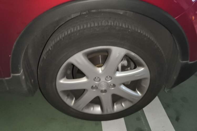 Used Buick Encore 2015 1.4T Automatic Two-Wheel Drive Urban Leading Model Right Front Wheel Hub