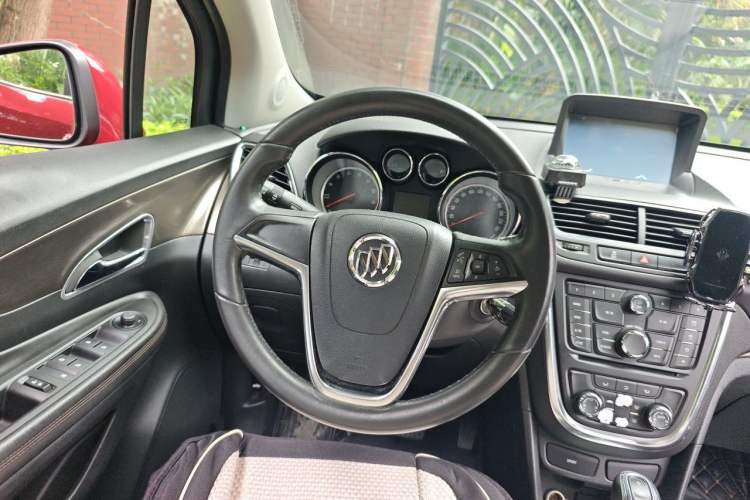 Used Buick Encore 2015 1.4T Automatic Two-Wheel Drive Urban Leading Model Steering Wheel