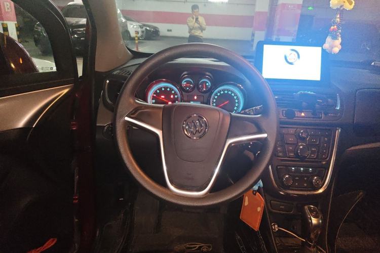 Used Buick Encore 2015 1.4T Automatic Two-Wheel Drive Urban Elite Version Steering Wheel