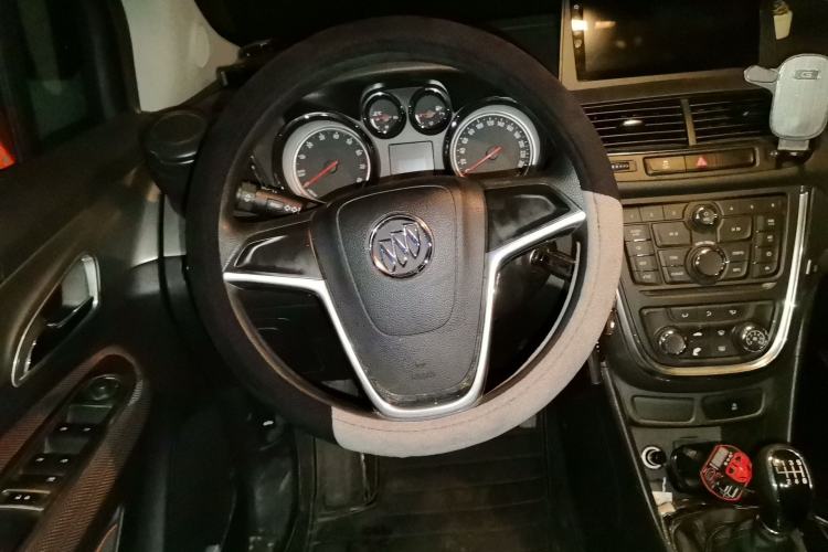 Used Buick Encore 2015 1.4T Manual Two-Wheel Drive Urban Advanced Model Steering Wheel