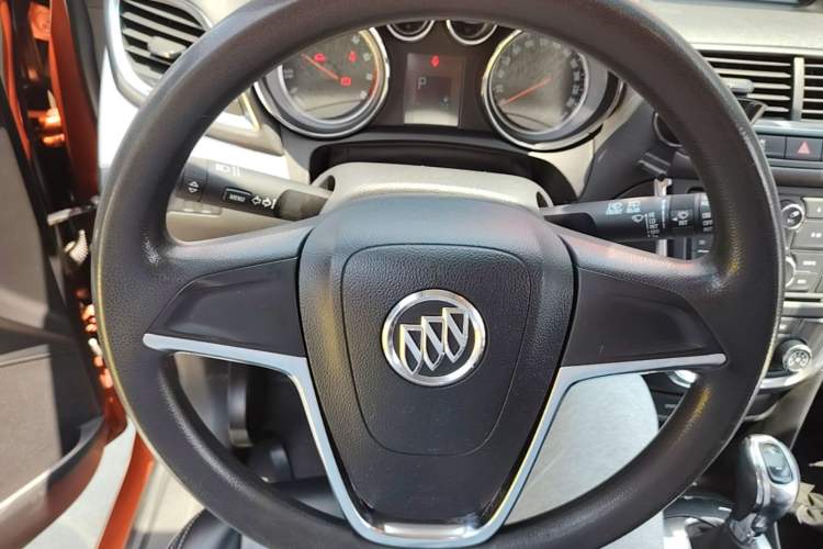 Used Buick Encore 2015 1.4T Automatic Two-Wheel Drive Urban Elite Version Steering Wheel