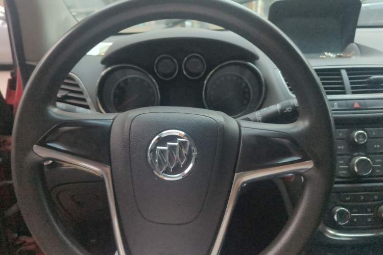 Used Buick Encore 2015 1.4T Automatic Two-Wheel Drive Urban Elite Version Steering Wheel