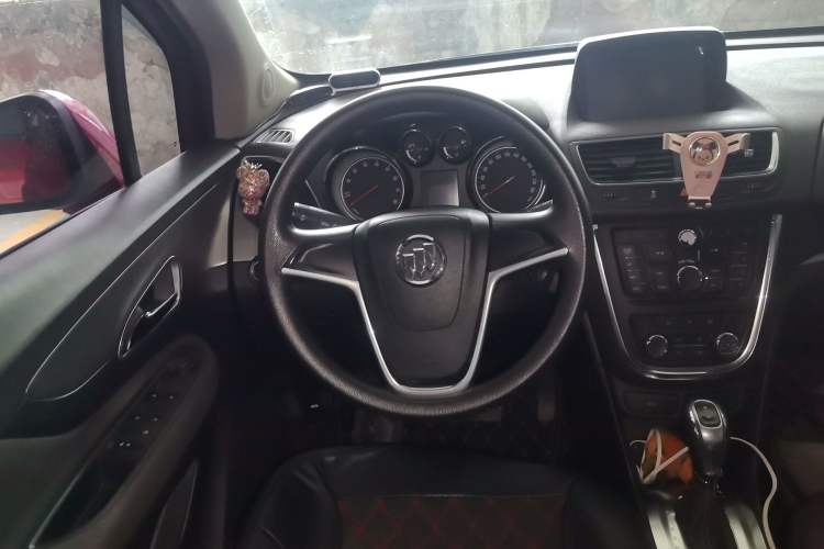 Used Buick Encore 2015 1.4T Automatic Two-Wheel Drive Urban Elite Version Steering Wheel