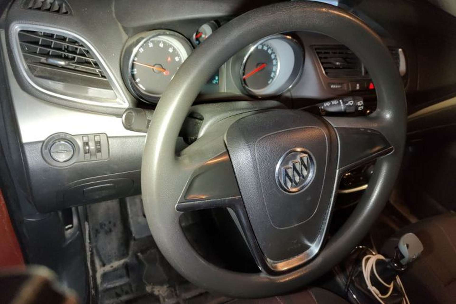 Used Buick Encore 2015 1.4T Manual Two-Wheel Drive Urban Advanced Model Steering Wheel