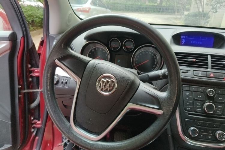 Used Buick Encore 2015 1.4T Automatic Two-Wheel Drive Urban Elite Version Steering Wheel