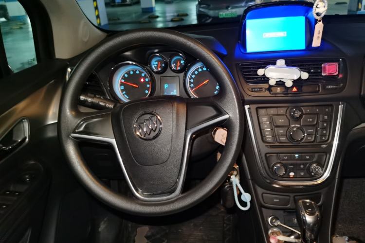 Used Buick Encore 2015 1.4T Automatic Two-Wheel Drive Urban Elite Version Steering Wheel