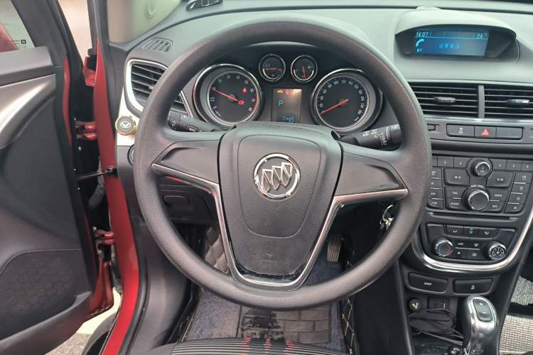 Used Buick Encore 2015 1.4T Automatic Two-Wheel Drive Urban Elite Version Steering Wheel