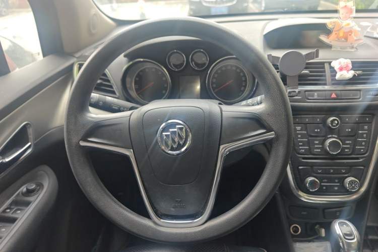 Used Buick Encore 2015 1.4T Automatic Two-Wheel Drive Urban Elite Version Steering Wheel