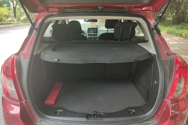 Used Buick Encore 2015 1.4T Automatic Two-Wheel Drive Urban Elite Version Trunk