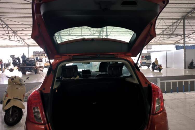 Used Buick Encore 2015 1.4T Automatic Two-Wheel Drive Urban Elite Version Trunk