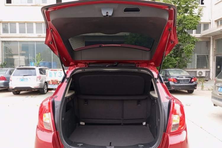 Used Buick Encore 2015 1.4T Automatic Two-Wheel Drive Urban Elite Version Trunk