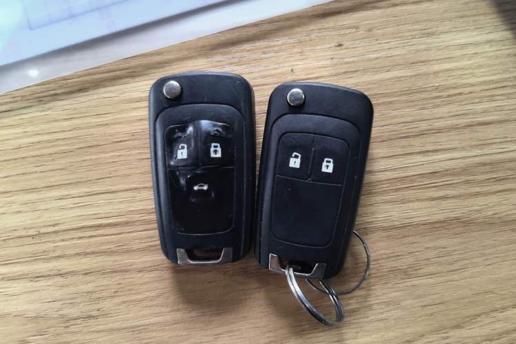 Used Buick Encore 2015 1.4T Automatic Two-Wheel Drive Urban Elite Version Vehicle Key