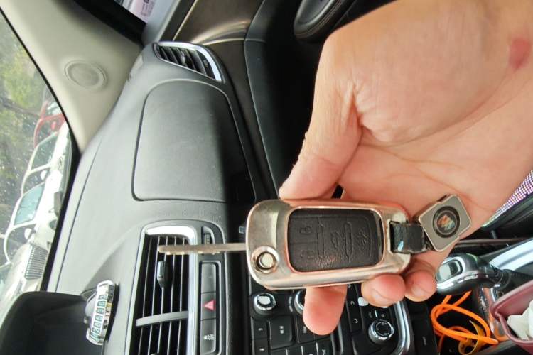 Used Buick Encore 2015 1.4T Automatic Two-Wheel Drive Urban Leading Model Vehicle Key