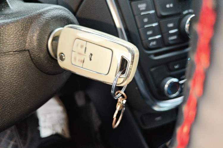 Used Buick Encore 2015 1.4T Automatic Two-Wheel Drive Urban Elite Version Vehicle Key