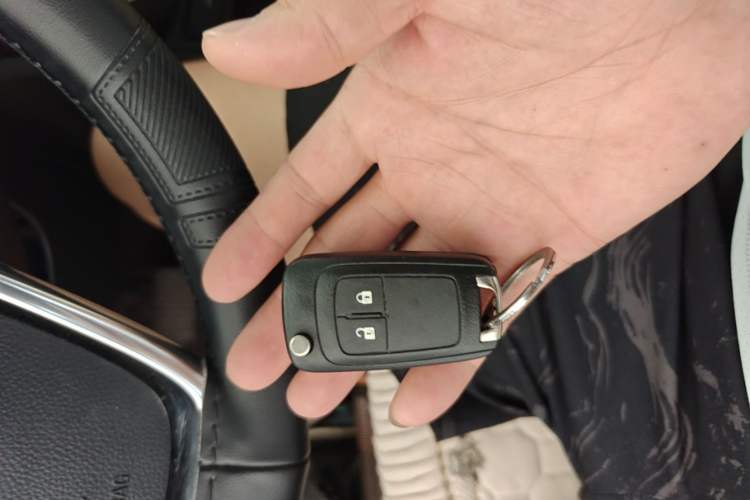 Used Buick Encore 2015 1.4T Automatic Two-Wheel Drive Urban Elite Version Vehicle Key