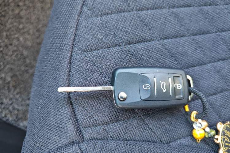 Used Buick Encore 2015 1.4T Automatic Two-Wheel Drive Urban Elite Version Vehicle Key