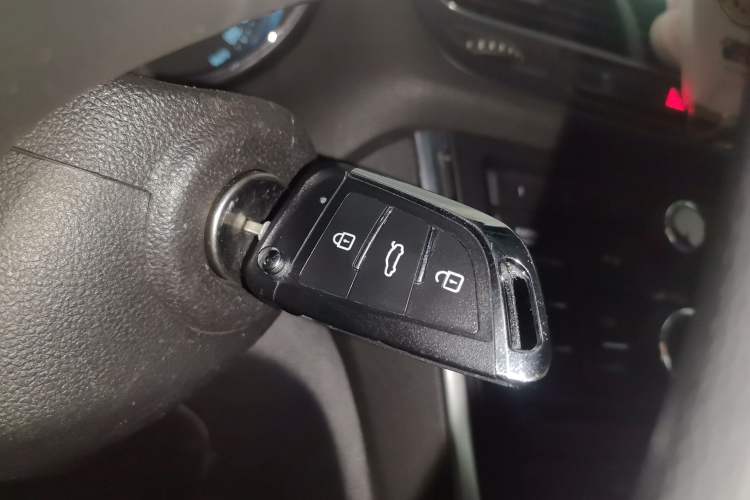 Used Buick Encore 2015 1.4T Automatic Two-Wheel Drive Urban Elite Version Vehicle Key