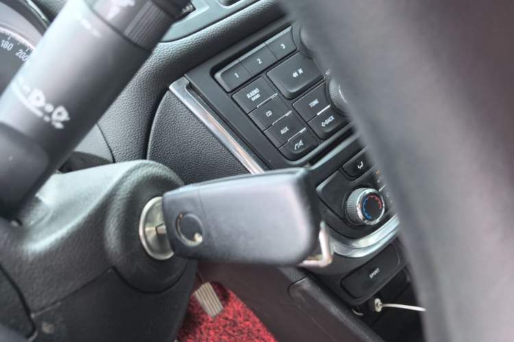 Used Buick Encore 2015 1.4T Automatic Two-Wheel Drive Urban Elite Version Vehicle Key