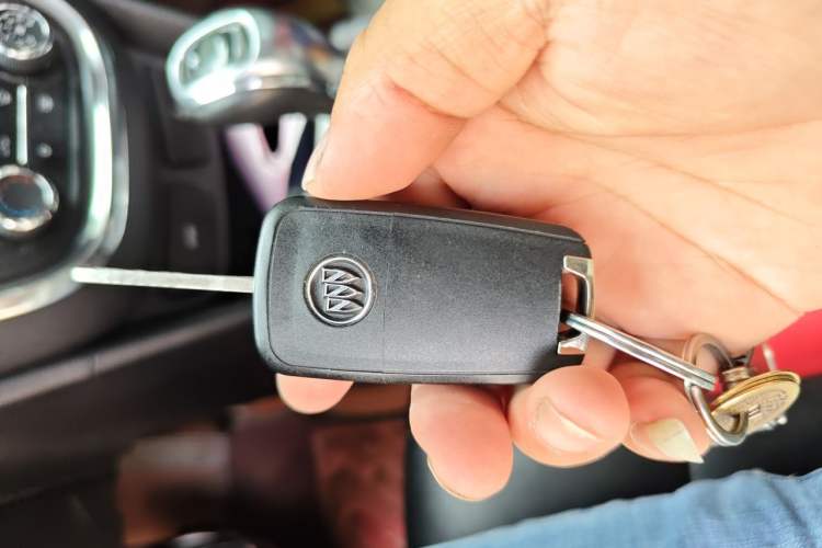 Used Buick Encore 2015 1.4T Automatic Two-Wheel Drive Urban Elite Version Vehicle Key