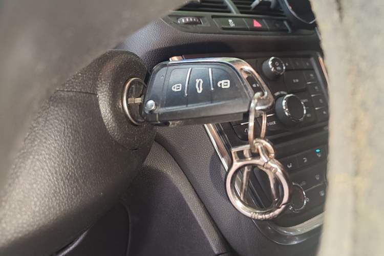 Used Buick Encore 2015 1.4T Automatic Two-Wheel Drive Urban Elite Version Vehicle Key
