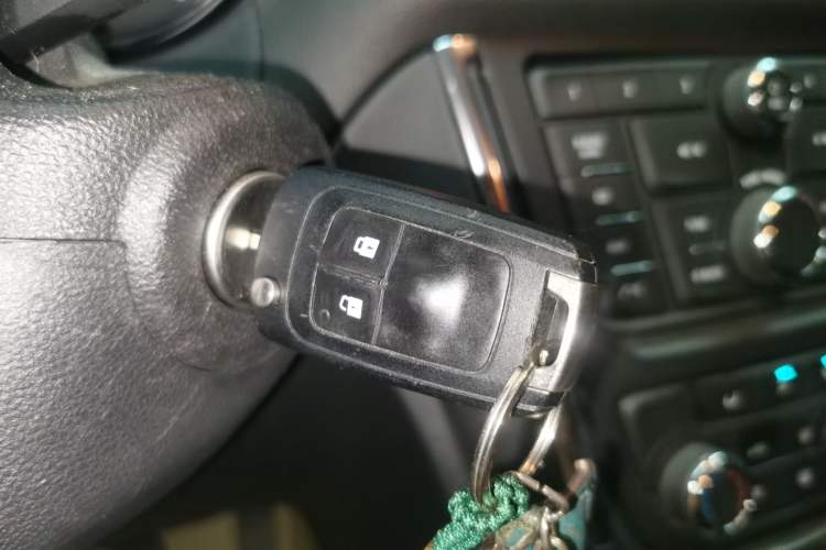 Used Buick Encore 2015 1.4T Automatic Two-Wheel Drive Urban Elite Version Vehicle Key