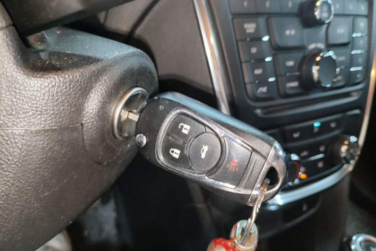 Used Buick Encore 2015 1.4T Automatic Two-Wheel Drive Urban Elite Version Vehicle Key