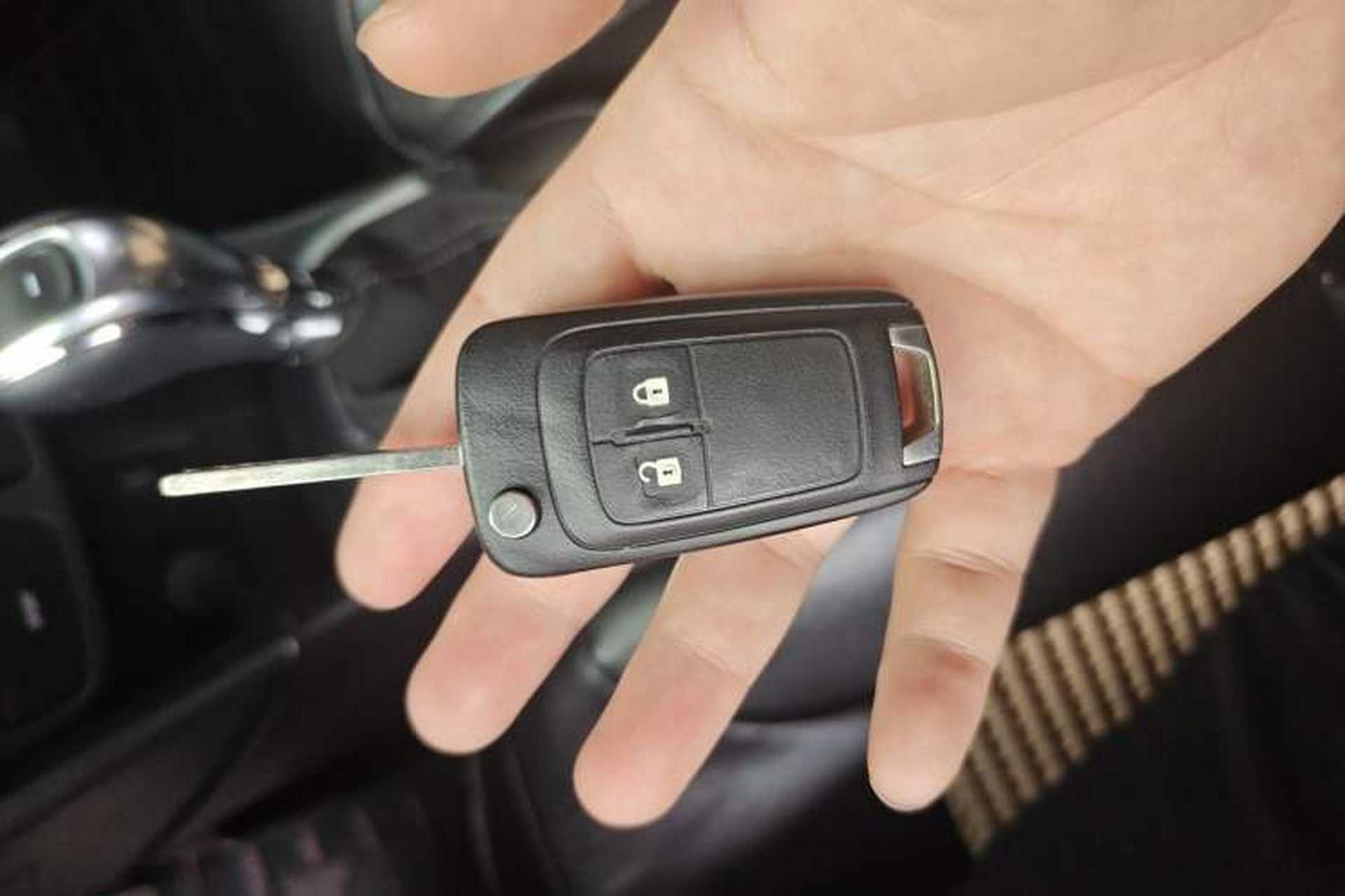 Used Buick Encore 2015 1.4T Automatic Two-Wheel Drive Urban Elite Version Vehicle Key