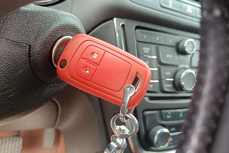 Used Buick Encore 2015 1.4T Automatic Two-Wheel Drive Urban Elite Version Vehicle Key