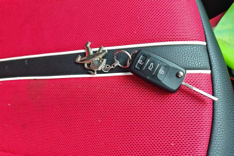 Used Buick Encore 2015 1.4T Automatic Two-Wheel Drive Urban Elite Version Vehicle Key