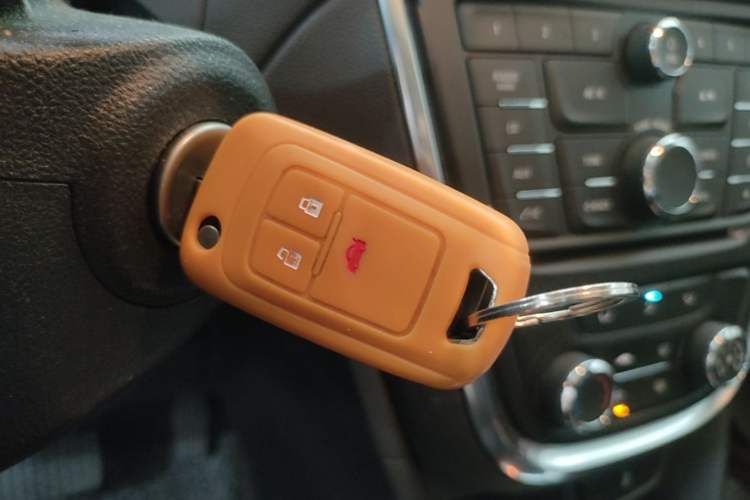 Used Buick Encore 2015 1.4T Automatic Two-Wheel Drive Urban Elite Version Vehicle Key