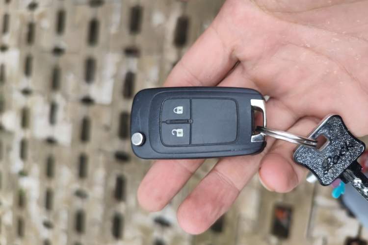 Used Buick Encore 2015 1.4T Automatic Two-Wheel Drive Urban Elite Version Vehicle Key