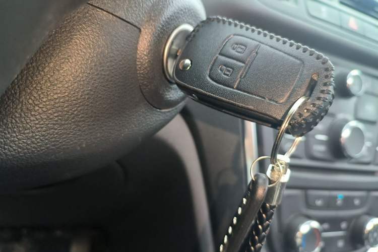 Used Buick Encore 2015 1.4T Automatic Two-Wheel Drive Urban Elite Version Vehicle Key