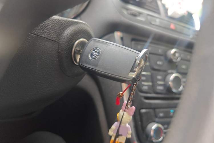 Used Buick Encore 2015 1.4T Automatic Two-Wheel Drive Urban Elite Version Vehicle Key