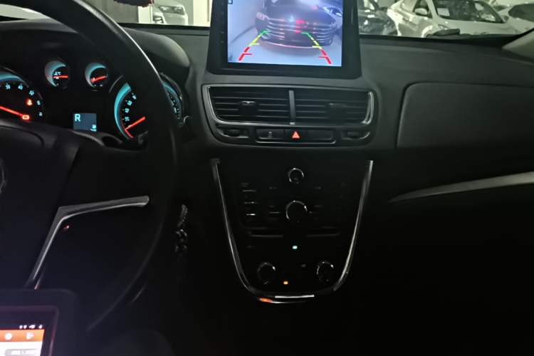 Used Buick Encore 2015 1.4T Automatic Two-Wheel Drive Urban Elite Version Audio And AC Panel