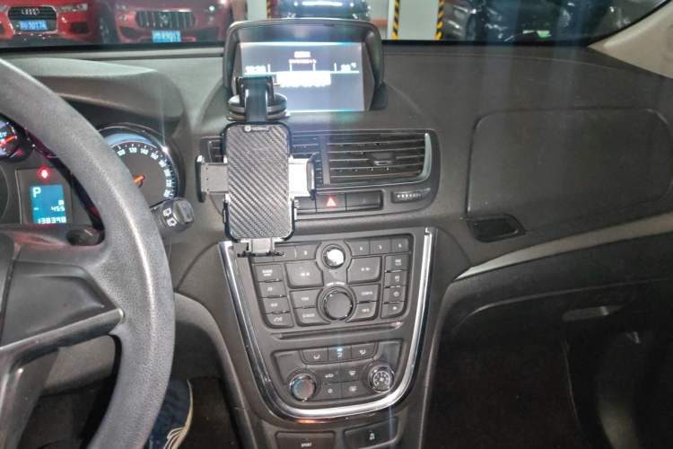 Used Buick Encore 2015 1.4T Automatic Two-Wheel Drive Urban Elite Version Audio And AC Panel