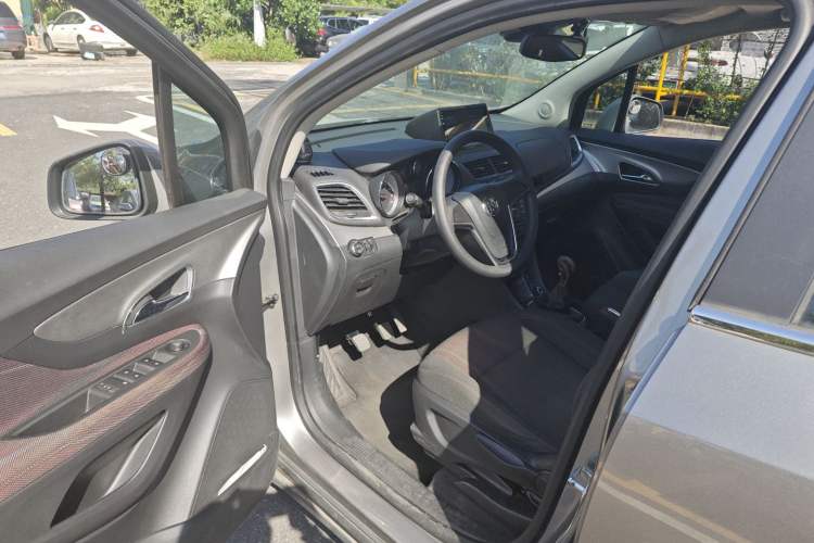 Used Buick Encore 2015 1.4T Manual Two-Wheel Drive Urban Advanced Model Driver Seat