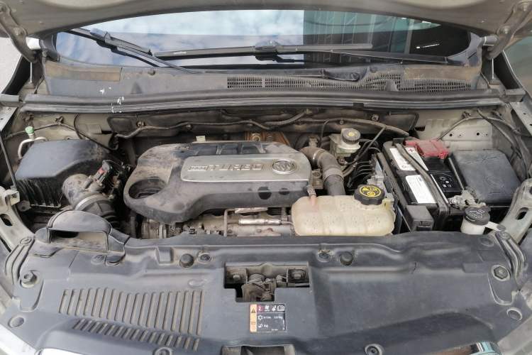 Used Buick Encore 2015 1.4T Manual Two-Wheel Drive Urban Advanced Model Engine Bay