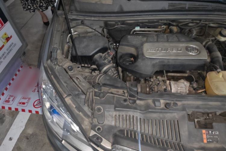 Used Buick Encore 2015 1.4T Automatic Two-Wheel Drive Urban Elite Version Engine Bay Right