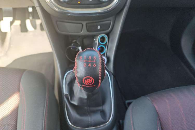 Used Buick Encore 2015 1.4T Manual Two-Wheel Drive Urban Advanced Model Gear Lever