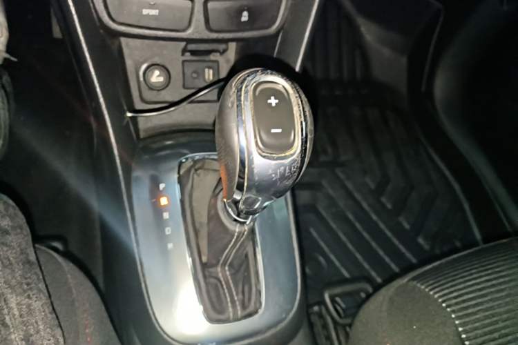 Used Buick Encore 2015 1.4T Automatic Two-Wheel Drive Urban Elite Version Gear Lever