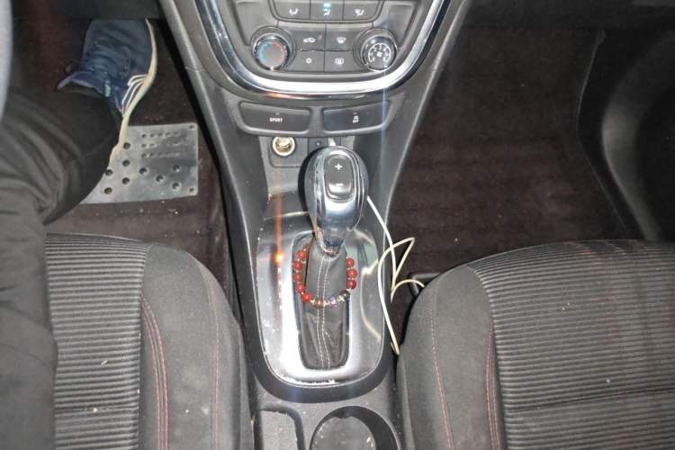 Used Buick Encore 2015 1.4T Automatic Two-Wheel Drive Urban Elite Version Gear Lever