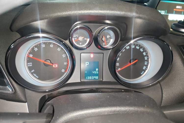 Used Buick Encore 2015 1.4T Automatic Two-Wheel Drive Urban Elite Version Instrument Cluster