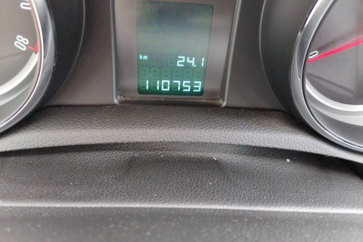 Used Buick Encore 2015 1.4T Manual Two-Wheel Drive Urban Advanced Model Odometer Close Up