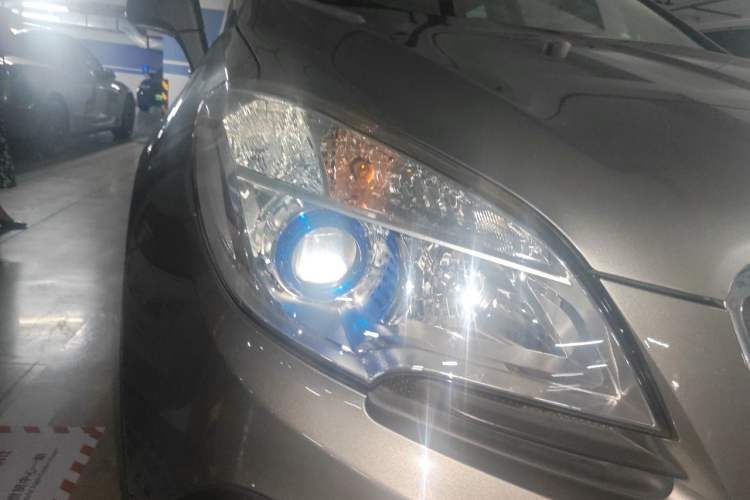 Used Buick Encore 2015 1.4T Automatic Two-Wheel Drive Urban Elite Version Right Front Headlight