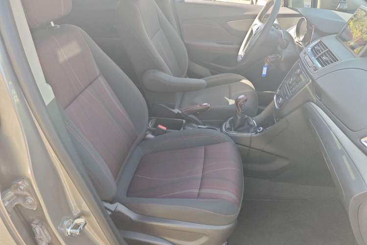 Used Buick Encore 2015 1.4T Manual Two-Wheel Drive Urban Advanced Model Right Front Seat
